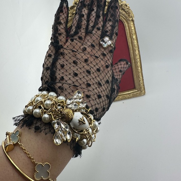 Vintage Luxury Honeybee Gold White Pearl Linked Bracelet - Picture 12 of 13